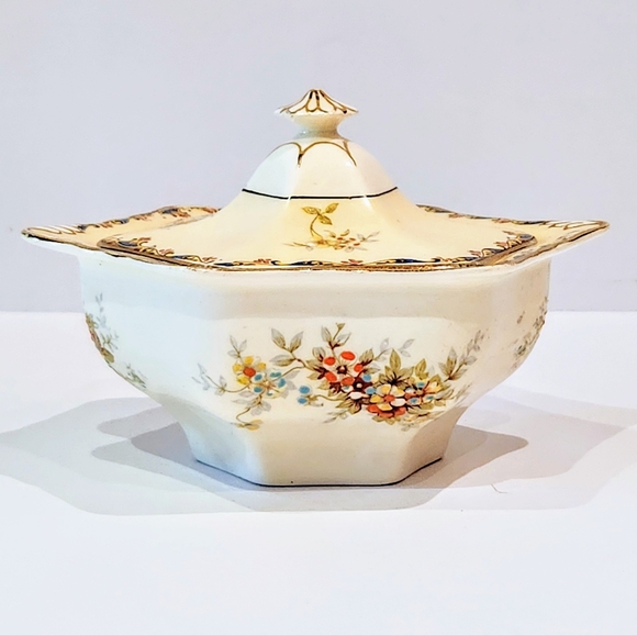 Antique Royal Winton creamer and sugar dish with lid. - Picture 3 of 11